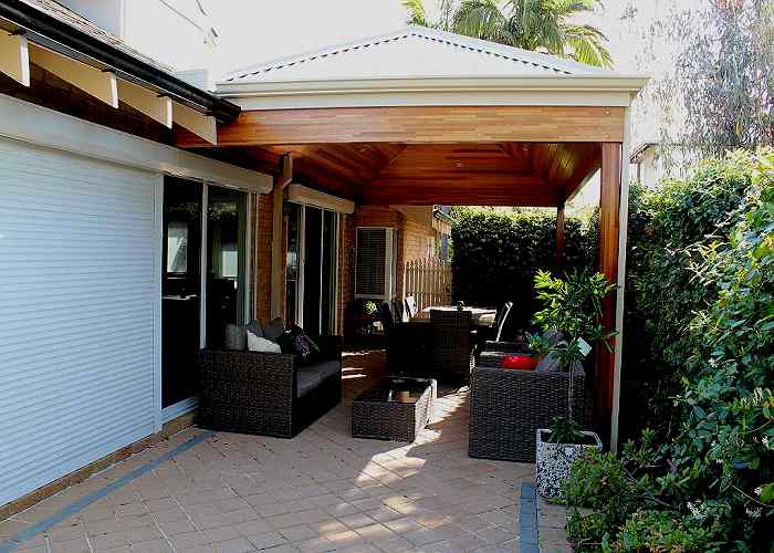 hipped-roof-timber-patio-with-cedar-lining